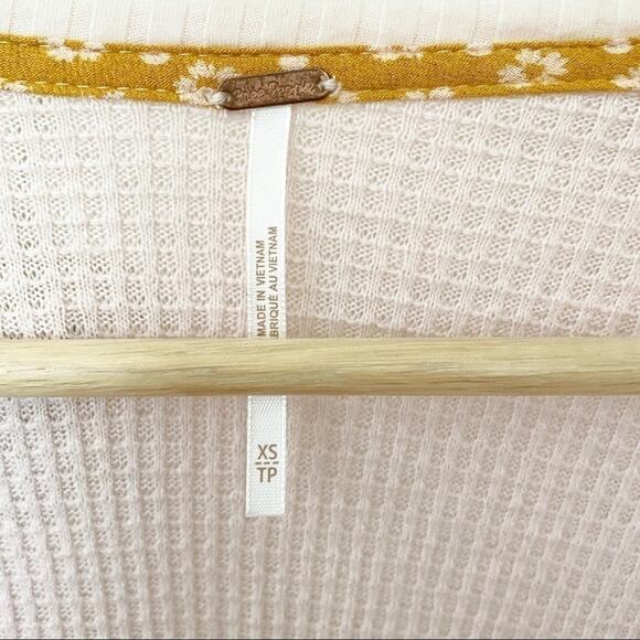 Free People Auxton Balloon Sleeve Surplice Neckline Yellow & Blush Blouse Sz XS - Picture 5 of 9